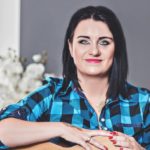 „Cudownie jest ujrzeć własną książkę na półce w księgarni, na której pisze „Anna Dąbrowska”” – 15 pytań do Anny Dąbrowskiej, autorki „Nakarmię cię miłością” „Cudownie jest ujrzeć własną książkę na półce w księgarni, na której pisze „Anna Dąbrowska”” – 15 pytań do Anny Dąbrowskiej, autorki „Nakarmię cię miłością”